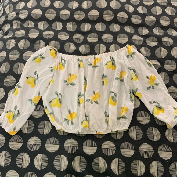 Crop, off the shoulders blouse - Picture 1 of 2